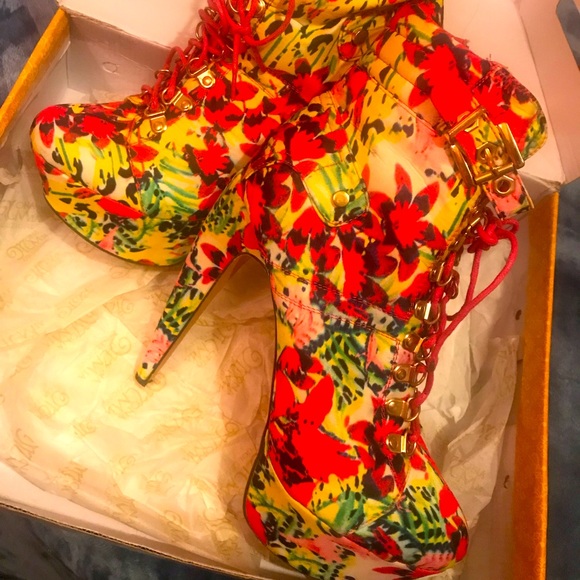🌺🌼🌸 Beautiful High Fashion Bootie 🔥👠👠 - Picture 1 of 2